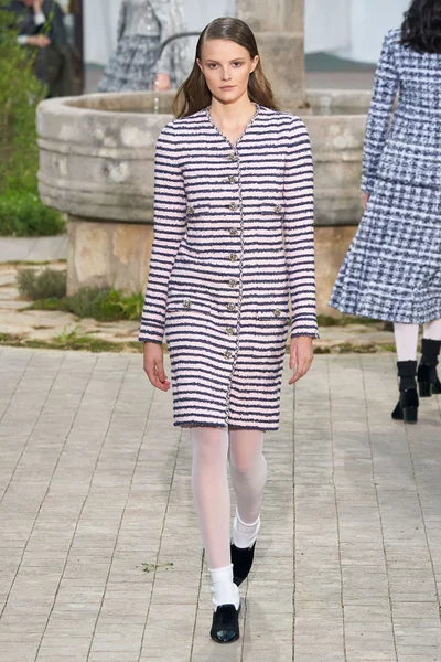 Look 17